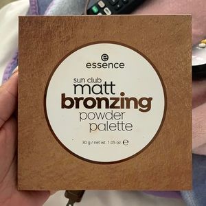Essence Bronzing Palette